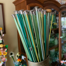 Load image into Gallery viewer, LOT Vintage Knitting Needles