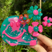 Load image into Gallery viewer, Teal & Pink Smiley Kinetic