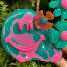 Load image into Gallery viewer, Teal & Pink Smiley Kinetic