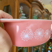 Load image into Gallery viewer, Pyrex Pink Daisy Oval with Lid