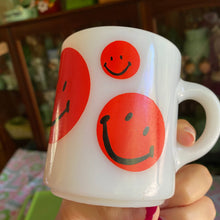 Load image into Gallery viewer, Red Smiley Mug