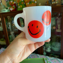 Load image into Gallery viewer, Red Smiley Mug