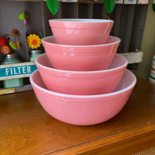 Load image into Gallery viewer, Pyrex Pink Mixing Bowls Set