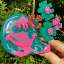 Load image into Gallery viewer, Teal & Pink Smiley Kinetic