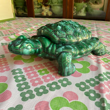 Load image into Gallery viewer, Drippy Lidded Turtle Dish