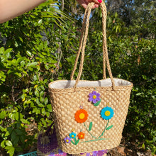 Load image into Gallery viewer, Vintage Raffia Flower Bag
