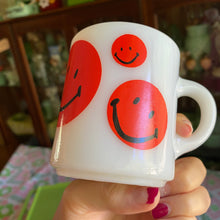 Load image into Gallery viewer, Red Smiley Mug
