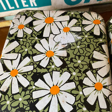 Load image into Gallery viewer, Daisy Canister Set