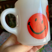 Load image into Gallery viewer, Red Smiley Mug