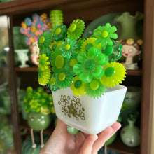 Load image into Gallery viewer, Pyrex 501 with Flowers