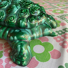 Load image into Gallery viewer, Drippy Lidded Turtle Dish