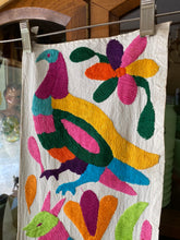 Load image into Gallery viewer, Multi Color Table Runner