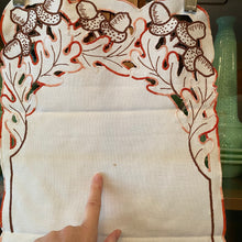 Load image into Gallery viewer, Acorn Table Runner