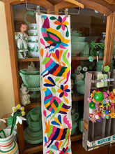 Load image into Gallery viewer, Multi Color Table Runner