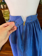 Load image into Gallery viewer, Caribbean Raised Detail Skirt Vintage