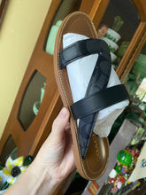 Load image into Gallery viewer, COACH Sz 10 Sandals

