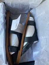 Load image into Gallery viewer, COACH Sz 10 Sandals
