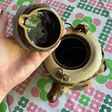 Load image into Gallery viewer, Tilso Teapot Bee on Nose
