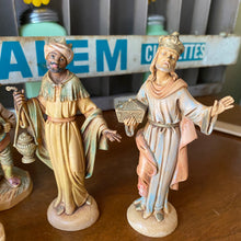 Load image into Gallery viewer, Vintage Italian Nativity Figures
