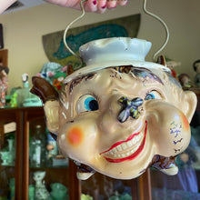 Load image into Gallery viewer, Tilso Teapot Bee on Nose
