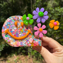 Load image into Gallery viewer, Confetti Smiley Kinetic
