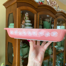 Load image into Gallery viewer, Pyrex Pink Daisy Space Saver 548B
