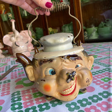 Load image into Gallery viewer, Tilso Teapot Bee on Nose
