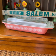 Load image into Gallery viewer, Pyrex Pink Daisy Space Saver 548B
