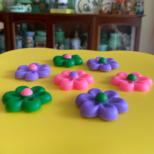 Load image into Gallery viewer, Flower Magnet Set
