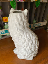 Load image into Gallery viewer, Persian Cat Vase
