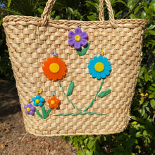 Load image into Gallery viewer, Vintage Raffia Flower Bag
