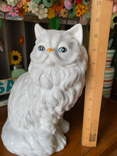 Load image into Gallery viewer, Persian Cat Vase

