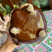 Load image into Gallery viewer, Tilso Teapot Bee on Nose
