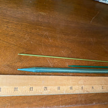 Load image into Gallery viewer, LOT Vintage Knitting Needles

