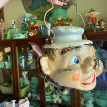 Load image into Gallery viewer, Tilso Teapot Bee on Nose
