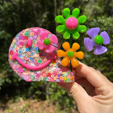 Load image into Gallery viewer, Confetti Smiley Kinetic
