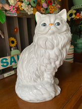 Load image into Gallery viewer, Persian Cat Vase
