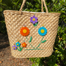 Load image into Gallery viewer, Vintage Raffia Flower Bag
