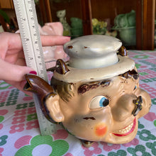 Load image into Gallery viewer, Tilso Teapot Bee on Nose
