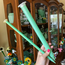 Load image into Gallery viewer, LOT Vintage Knitting Needles
