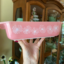 Load image into Gallery viewer, Pyrex JAJ Pink Daisy Space Saver 575
