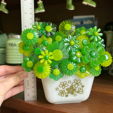 Load image into Gallery viewer, Pyrex 501 with Flowers
