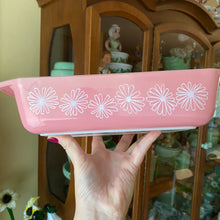 Load image into Gallery viewer, Pyrex JAJ Pink Daisy Space Saver 575
