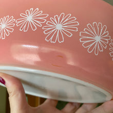 Load image into Gallery viewer, Pyrex Pink Daisy Oval with Lid
