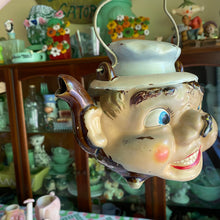 Load image into Gallery viewer, Tilso Teapot Bee on Nose
