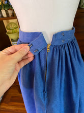 Load image into Gallery viewer, Caribbean Raised Detail Skirt Vintage

