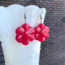 Load image into Gallery viewer, Fuchsia DAISY Earrings

