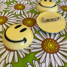 Load image into Gallery viewer, Pale Yellow Smiley Pin
